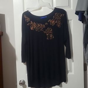 3/4-in sleeve tunic black, bronze colored floral neck detail, size XL